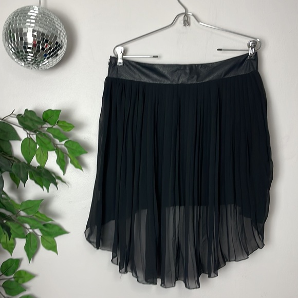 🖤 BCBGENERATION chiffon pleated high low hem mini skirt goth emo core medium 🖤 - Picture 4 of 5
